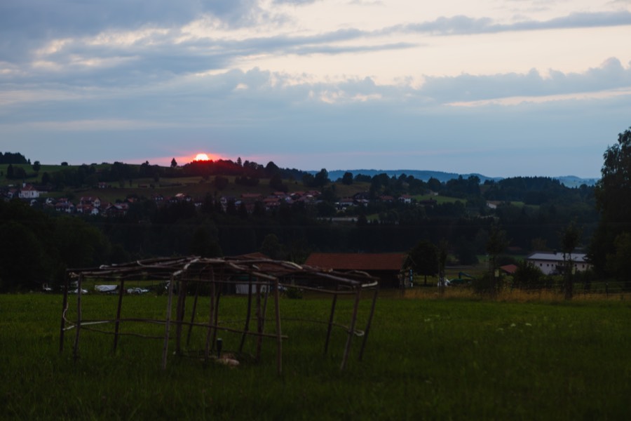 Sonnenuntergang über den bayerischen Voralpen